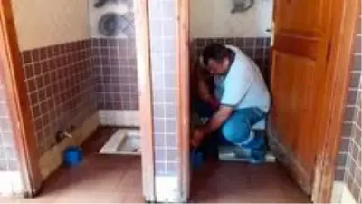 Hırsızlar tuvaletlerin musluklarını çaldı Hırsızlar tuvaletlerin musluklarını çaldı