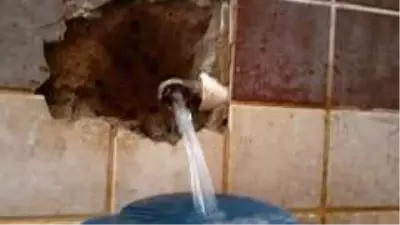 Hırsızlar tuvaletlerin musluklarını çaldı Hırsızlar tuvaletlerin musluklarını çaldı