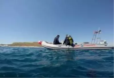 İzmir İtfaiyesinin dalgıçları Sarp'ı arıyor İzmir İtfaiyesinin dalgıçları Sarp'ı arıyor