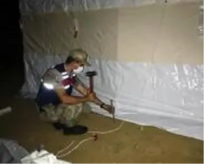 Jandarma deprem bölgesinde çadır kurdu Jandarma deprem bölgesinde çadır kurdu
