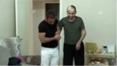 Kafatasının yarısını, gözlerini kaybetse de vatan ve bayrak aşkını hiç kaybetmedi Kafatasının yarısını, gözlerini kaybetse de vatan ve bayrak aşkını hiç kaybetmedi