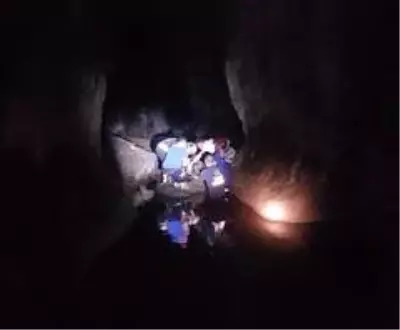 Kanyona uçan otomobildeki iki kişi yaralandı Kanyona uçan otomobildeki iki kişi yaralandı