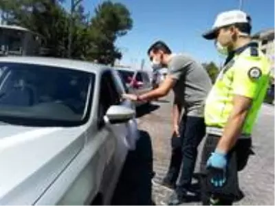 Kaymakam Köksal, kontrol noktalarını denetledi Kaymakam Köksal, kontrol noktalarını denetledi
