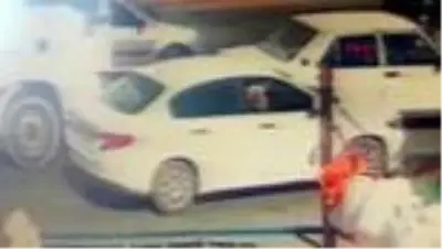 Kaza sonrası tanker sürücüsünün tekme-tokat dövülme anı güvenlik kamerasında Kaza sonrası tanker sürücüsünün tekme-tokat dövülme anı güvenlik kamerasında