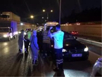 Kontrolsüz şerit değişikliği kazaya neden oldu: 2 yaralı Kontrolsüz şerit değişikliği kazaya neden oldu: 2 yaralı