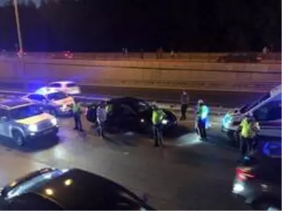 Kontrolsüz şerit değişikliği kazaya neden oldu: 2 yaralı Kontrolsüz şerit değişikliği kazaya neden oldu: 2 yaralı