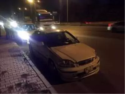Kontrolsüz şerit değişikliği kazaya neden oldu: 2 yaralı Kontrolsüz şerit değişikliği kazaya neden oldu: 2 yaralı