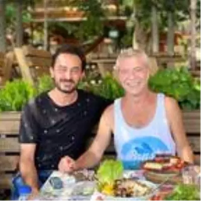 Levent Yüksel ve Tan Taşçı, tatil için İznik'i tercih etti Levent Yüksel ve Tan Taşçı, tatil için İznik'i tercih etti