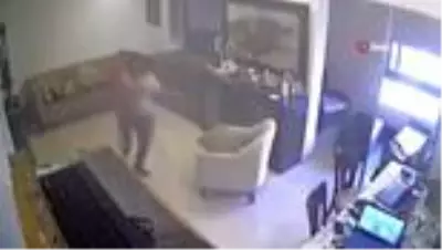 - Lübnanlı babanın patlama anında oğlunu korumaya çalıştığı anlar kamerada - Lübnanlı babanın patlama anında oğlunu korumaya çalıştığı anlar kamerada