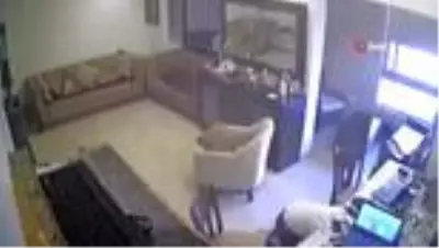 - Lübnanlı babanın patlama anında oğlunu korumaya çalıştığı anlar kamerada - Lübnanlı babanın patlama anında oğlunu korumaya çalıştığı anlar kamerada