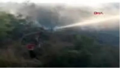 Manisa'da yerleşim yerlerini tehdit eden yangın panik yarattı Manisa'da yerleşim yerlerini tehdit eden yangın panik yarattı
