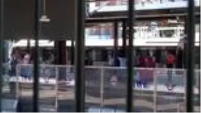 Marmaray'da bir kişi, trenin önüne atlayarak canına kıydı Marmaray'da bir kişi, trenin önüne atlayarak canına kıydı