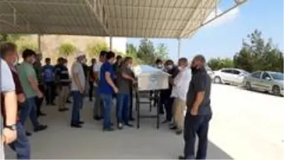 Metruk binada cesedi bulunan 10 yaşındaki Yusuf Efe toprağa verildi Metruk binada cesedi bulunan 10 yaşındaki Yusuf Efe toprağa verildi