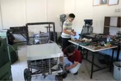 Son dakika haberi | Okuldaki atıl sıra ve malzemelerden araba yaptılar Son dakika haberi | Okuldaki atıl sıra ve malzemelerden araba yaptılar