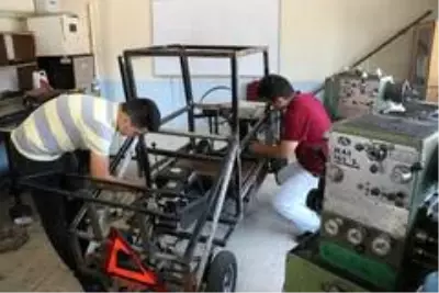 Son dakika haberi | Okuldaki atıl sıra ve malzemelerden araba yaptılar Son dakika haberi | Okuldaki atıl sıra ve malzemelerden araba yaptılar