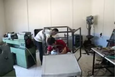Son dakika haberi | Okuldaki atıl sıra ve malzemelerden araba yaptılar Son dakika haberi | Okuldaki atıl sıra ve malzemelerden araba yaptılar