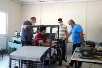 Son dakika haberi | Okuldaki atıl sıra ve malzemelerden araba yaptılar Son dakika haberi | Okuldaki atıl sıra ve malzemelerden araba yaptılar