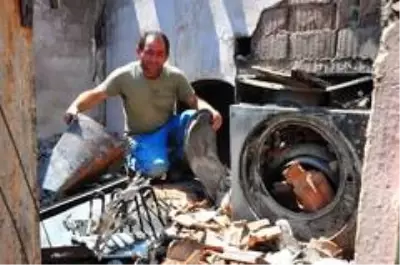 Orman yangınında evi küle döndü, gözyaşlarını tutamadı Orman yangınında evi küle döndü, gözyaşlarını tutamadı