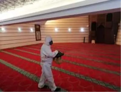 Örnek muhtar camileri kendi imkanları ile dezenfekte etti Örnek muhtar camileri kendi imkanları ile dezenfekte etti