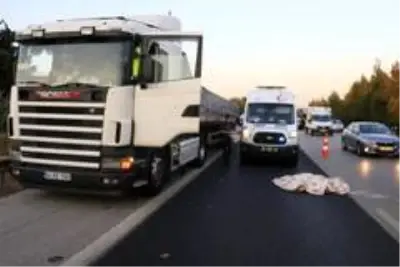 Otoyolda lastik değiştirmek isteyen sürücü canından oldu Otoyolda lastik değiştirmek isteyen sürücü canından oldu