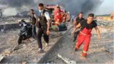 Büyük patlamanın yaşandığı Beyrut, savaş alanına döndü Büyük patlamanın yaşandığı Beyrut, savaş alanına döndü