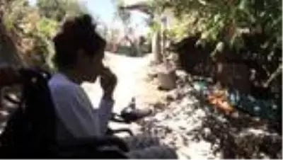 Rezidansın 6'ncı katından düşerek hayatı 4 duvar arasına sıkışan Zümrüt yardım bekliyor Rezidansın 6'ncı katından düşerek hayatı 4 duvar arasına sıkışan Zümrüt yardım bekliyor