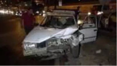Samsun'da iki otomobil çarpıştı: 7 yaralı Samsun'da iki otomobil çarpıştı: 7 yaralı