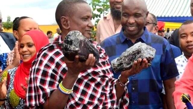 Şansın bu kadarı! Bulduğu taşlar sayesinde milyonlar kazandı