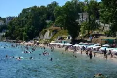 Sinop'ta plajlar bayram tatilinde doldu taştı Sinop'ta plajlar bayram tatilinde doldu taştı