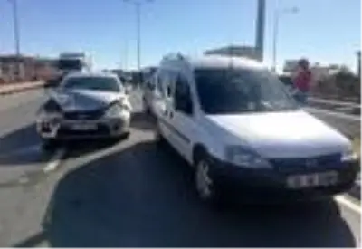 Sivas'ta zincirleme kazada 6 araç birbirine girdi Sivas'ta zincirleme kazada 6 araç birbirine girdi