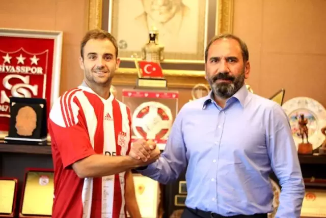 Sivasspor, Jorge Felix ile iki yıllık sözleşme imzaladı Sivasspor, Jorge Felix ile iki yıllık sözleşme imzaladı
