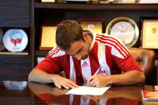 Sivasspor, Jorge Felix ile iki yıllık sözleşme imzaladı Sivasspor, Jorge Felix ile iki yıllık sözleşme imzaladı