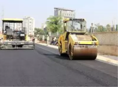 Toroslar'da yol yapım ve asfalt çalışmaları sürüyor Toroslar'da yol yapım ve asfalt çalışmaları sürüyor
