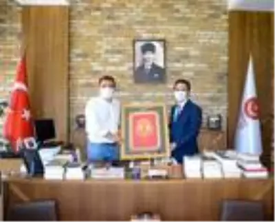 Vali Aktaş'tan Tarihi Alan Başkanı Kaşdemir'e ziyaret Vali Aktaş'tan Tarihi Alan Başkanı Kaşdemir'e ziyaret