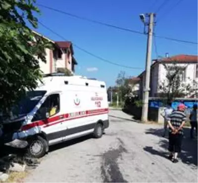 112 Ekibi kaza yaptı, Sağlık İl Müdürü yalnız bırakmadı 112 Ekibi kaza yaptı, Sağlık İl Müdürü yalnız bırakmadı