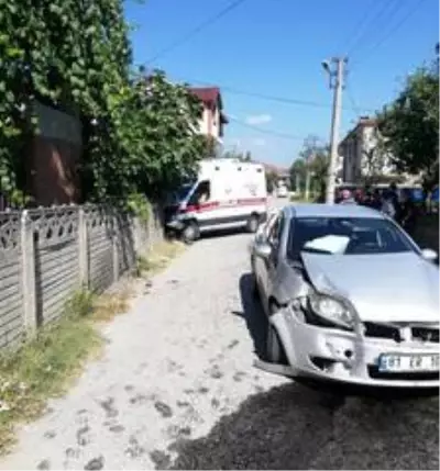 112 Ekibi kaza yaptı, Sağlık İl Müdürü yalnız bırakmadı 112 Ekibi kaza yaptı, Sağlık İl Müdürü yalnız bırakmadı