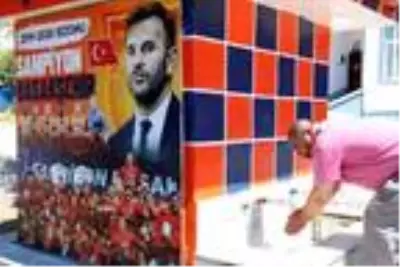 26 yıldır şampiyon takımın renklerine boyanıyor 26 yıldır şampiyon takımın renklerine boyanıyor