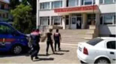 3 yıldır aranan bayan uyuşturucu taciri akraba evinde yakaladı 3 yıldır aranan bayan uyuşturucu taciri akraba evinde yakaladı