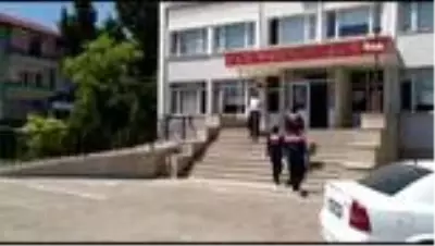 3 yıldır aranan bayan uyuşturucu taciri akraba evinde yakaladı 3 yıldır aranan bayan uyuşturucu taciri akraba evinde yakaladı