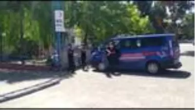 3 yıldır aranan bayan uyuşturucu taciri akraba evinde yakaladı 3 yıldır aranan bayan uyuşturucu taciri akraba evinde yakaladı