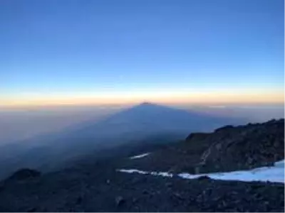 Ağrı Dağı'nın zirvesi sahibini ağırladı Ağrı Dağı'nın zirvesi sahibini ağırladı