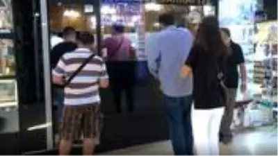 Altının rekor kırmasıyla tarihi Kapalıçarşı'daki sarraflarda yoğunluk oluştu Altının rekor kırmasıyla tarihi Kapalıçarşı'daki sarraflarda yoğunluk oluştu