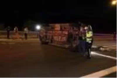 Ankara'da, lastiği patlayan minibüs takla attı: 3'ü ağır, 12 yaralı Ankara'da, lastiği patlayan minibüs takla attı: 3'ü ağır, 12 yaralı
