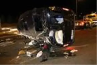 Ankara'da, lastiği patlayan minibüs takla attı: 3'ü ağır, 12 yaralı Ankara'da, lastiği patlayan minibüs takla attı: 3'ü ağır, 12 yaralı