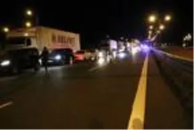 Ankara'da, lastiği patlayan minibüs takla attı: 3'ü ağır, 12 yaralı Ankara'da, lastiği patlayan minibüs takla attı: 3'ü ağır, 12 yaralı