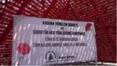 ANTALYA Kadın cinayetlerine dikkat çekmek için 'Al Yazma Anıtı'nda meclis toplantısı yapıldı ANTALYA Kadın cinayetlerine dikkat çekmek için 'Al Yazma Anıtı'nda meclis toplantısı yapıldı