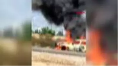 ANTALYA Motor bölümünden alev alan otomobil, kül oldu ANTALYA Motor bölümünden alev alan otomobil, kül oldu