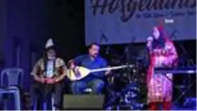 Aşık Mahzuni Şerif'in kızından lavanta şenliğinde mini konser Aşık Mahzuni Şerif'in kızından lavanta şenliğinde mini konser