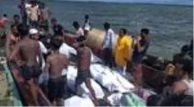 Bangladeş'te tekne alabora oldu: 17 ölü Bangladeş'te tekne alabora oldu: 17 ölü