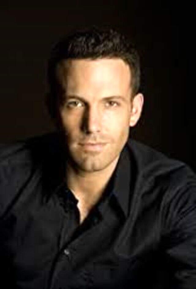 Ben Affleck kimdir? Ben Affleck filmleri nelerdir? Ben Affleck sevgilisi Ana de Armas kimdir? Ana De Armas kaç yaşında?Ben Affleck gençliği